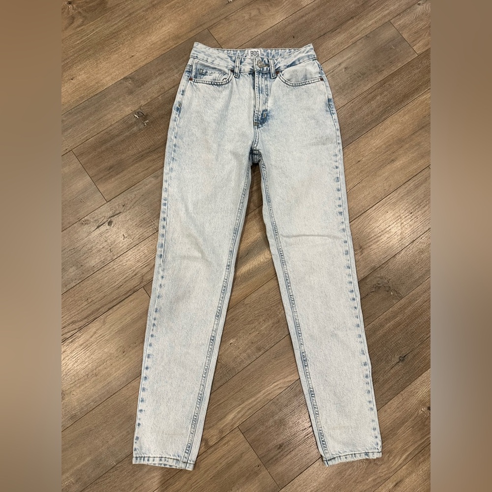 BDG Urban Outfitters Light Wash High Rise Mom Jeans- size 24